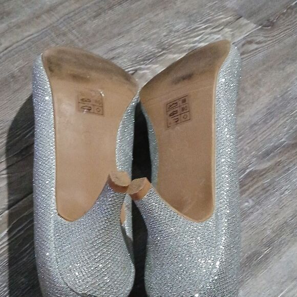 Silver sparkly metallic kitten heels Sz 12 EUC - Picture 7 of 7